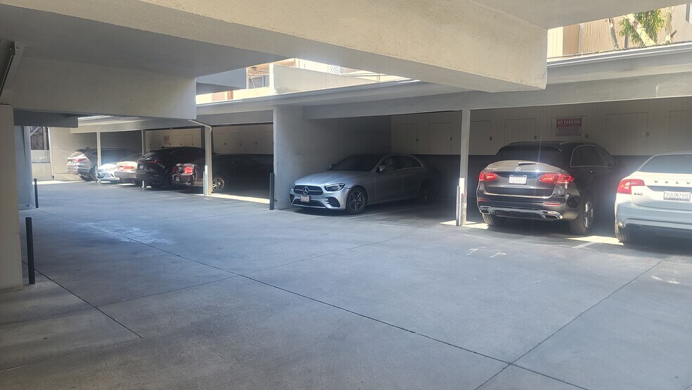 More Photos Of 725 N Sweetzer Ave, Los Angeles Apartments For Sale