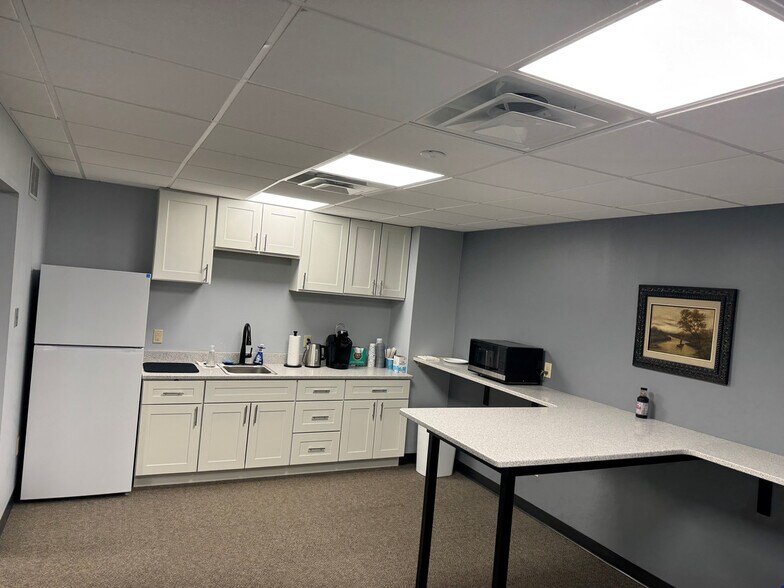 More Photos Of 108 S Minnesota Ave, Saint Peter Storefront Retail Office For Lease
