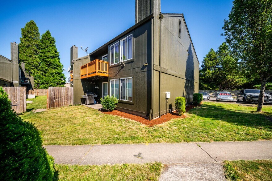 More Photos Of 1046 NE 17th Ave, Hillsboro Apartments For Sale