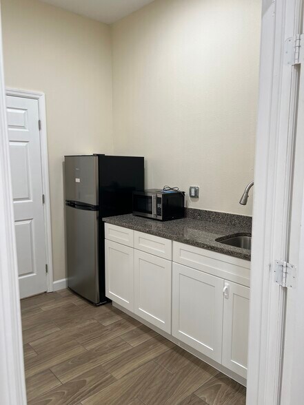 More Photos Of 3003 N Nebraska Ave, Tampa General Retail For Sale