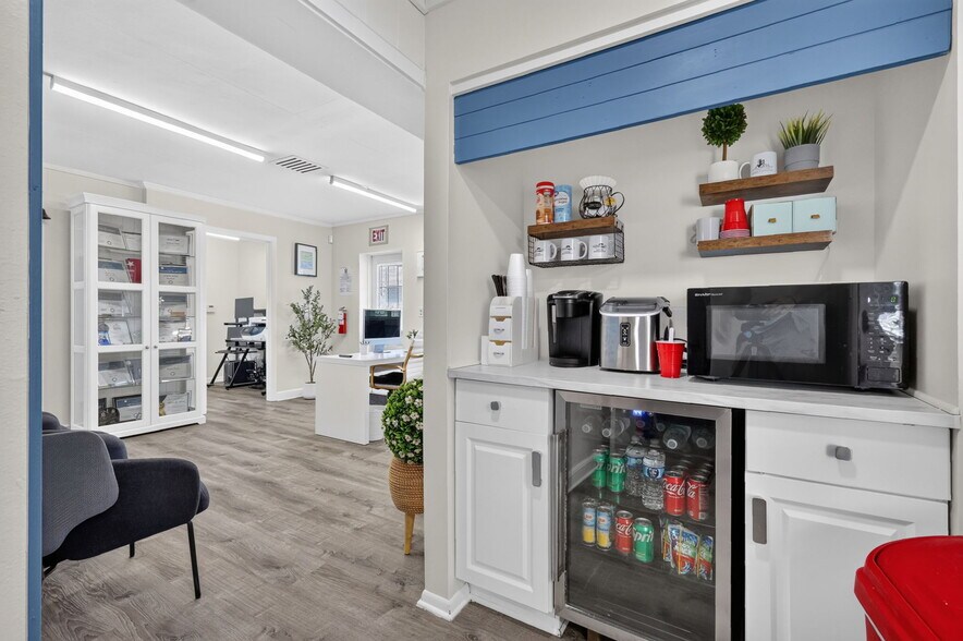More Photos Of 3207-3229 13th St, Saint Cloud General Retail For Sale