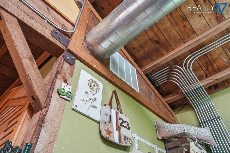 More Photos Of 495 Miller Rd, Hiawatha Specialty For Sale