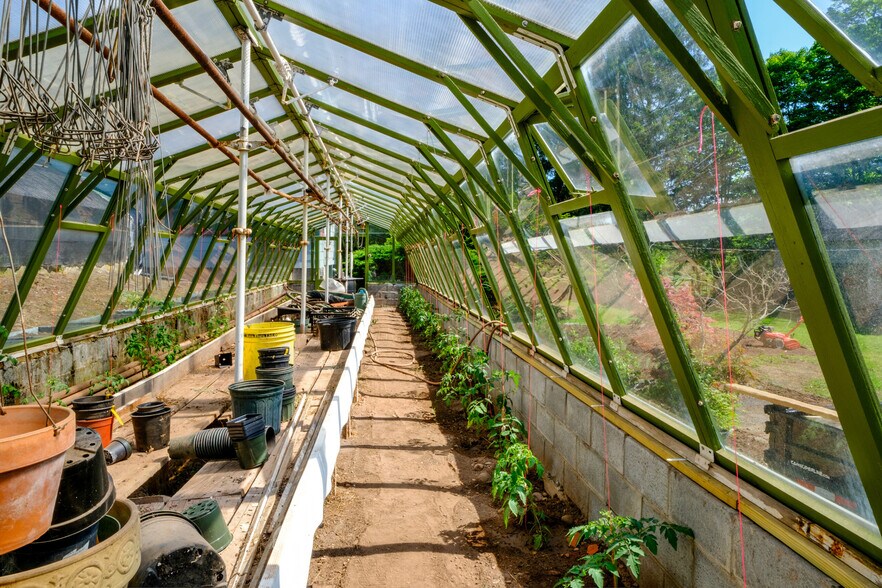 More Photos Of 265 Main St, Delhi Garden Center For Sale