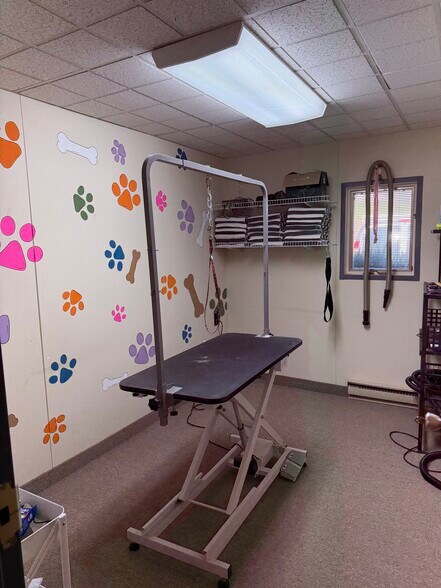 More Photos Of 104 Woodward Hill Rd, Edwardsville Office For Sale