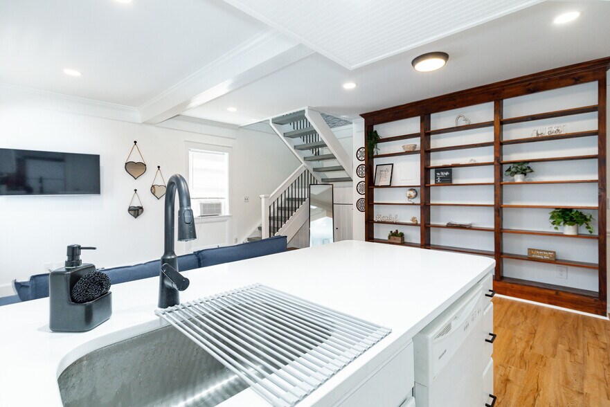 More Photos Of 48 Columbia St, Poughkeepsie Apartments For Sale