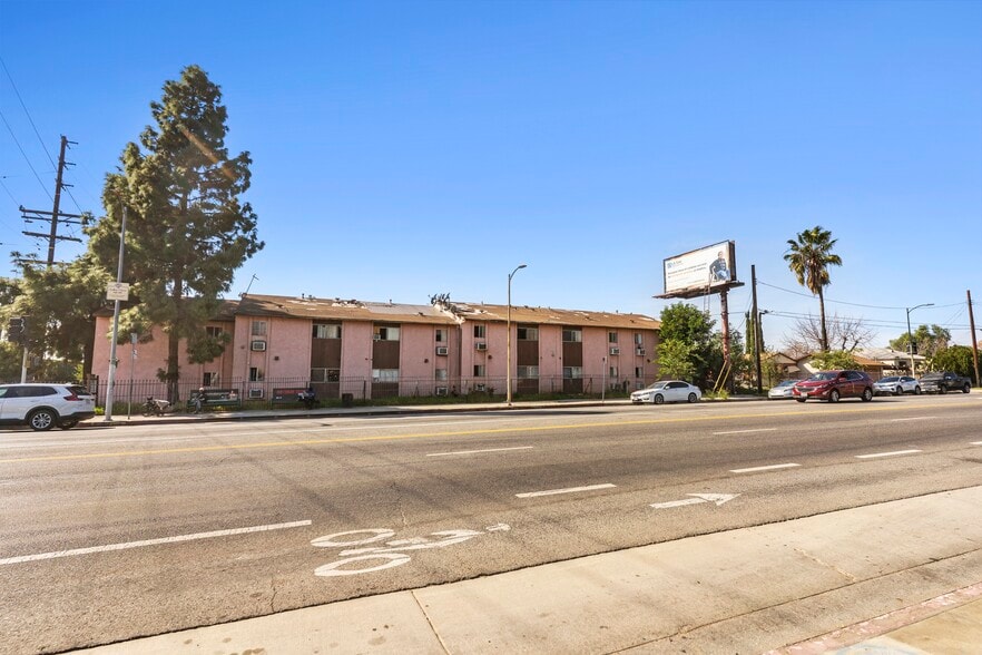 More Photos Of 12661 Pierce St, Pacoima Apartments For Sale