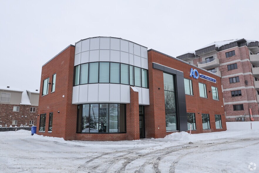 Primary Photo Of 4503 Boul Saint-Jean, Dollard-des-Ormeaux Office For Sale