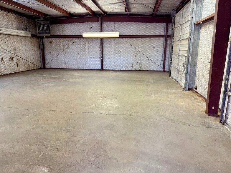 More Photos Of 305 N 9th St, Slaton Service Station For Sale