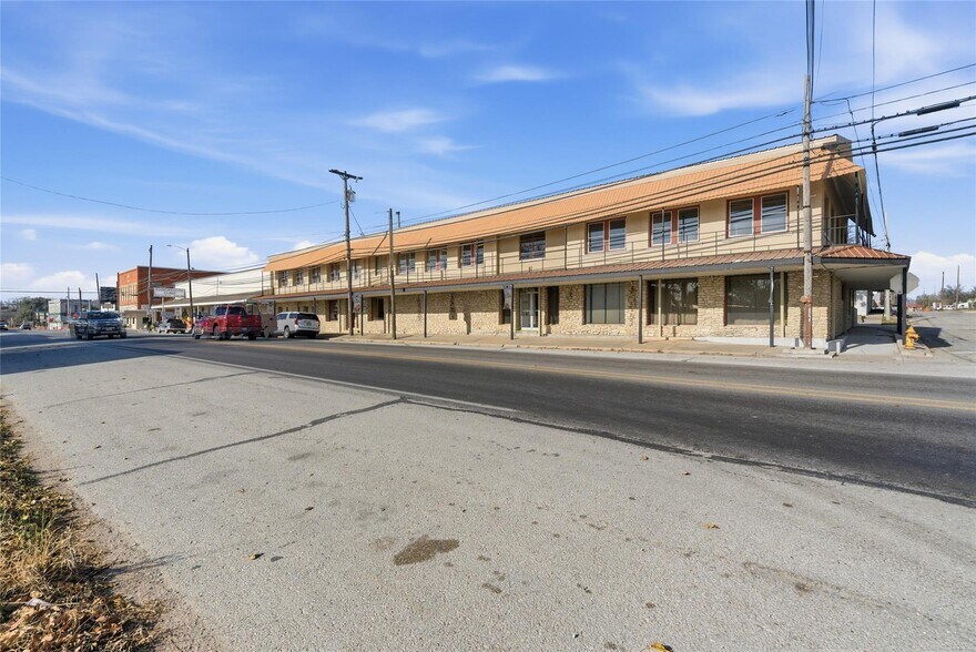 More Photos Of 226 E Blackjack St, Dublin Storefront Retail Residential For Sale