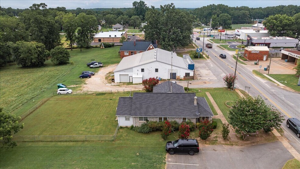 More Photos Of 317 General Daniel Ave N, Danielsville General Retail For Sale