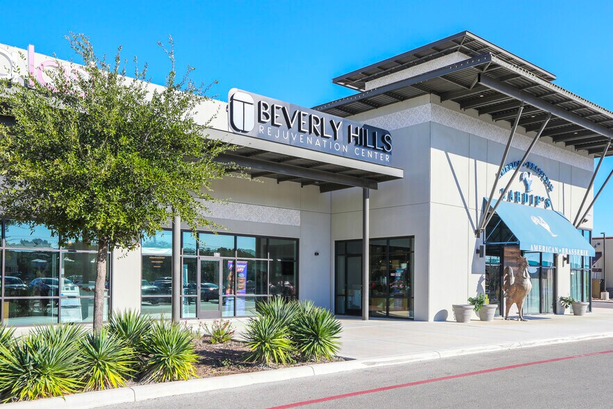 More Photos Of 23110 W I-10, San Antonio Storefront For Sale