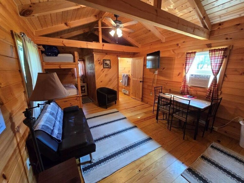 More Photos Of 604 Oak Ridge Rd, Oak Ridge Hotel For Sale