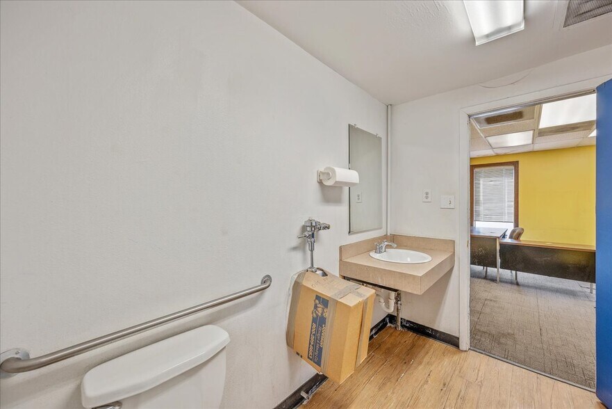 More Photos Of 265 Northamerican Rd, Cheyenne Warehouse For Sale