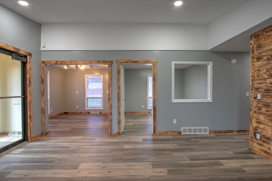 More Photos Of 111 4th Ave, Pease Flex For Sale