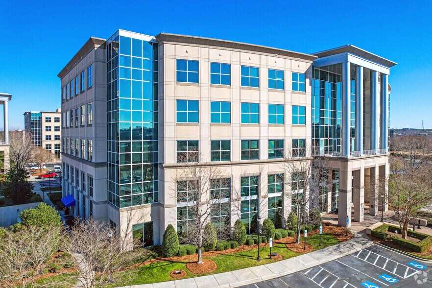 More Photos Of 13860 Ballantyne Corporate Pl, Charlotte Office For Lease