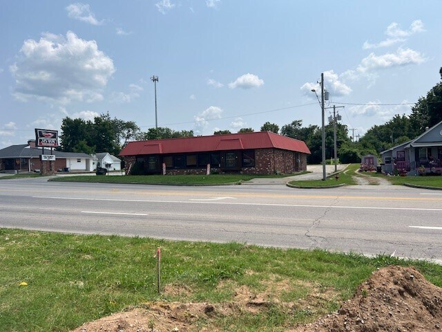 More Photos Of 1975 W Broadway Blvd, Sedalia Restaurant For Sale