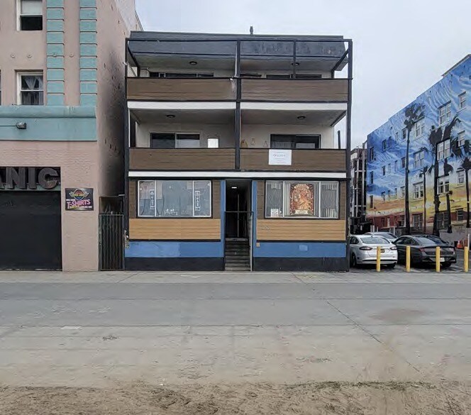 Primary Photo Of 407 Ocean Front Walk, Venice Apartments For Sale