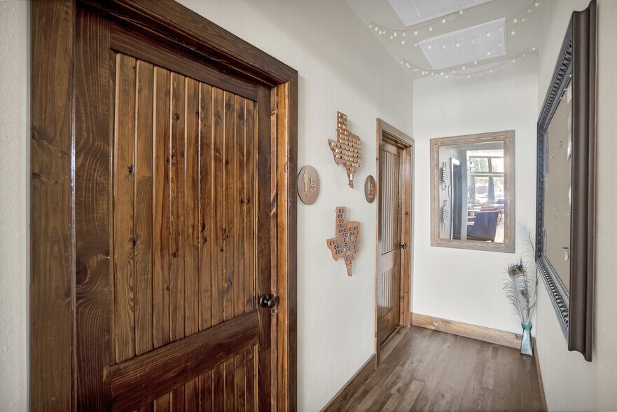 More Photos Of 1136 Main St, Commerce General Retail For Sale