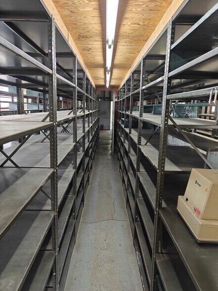 More Photos Of 908 W C St, McCook Auto Repair For Sale
