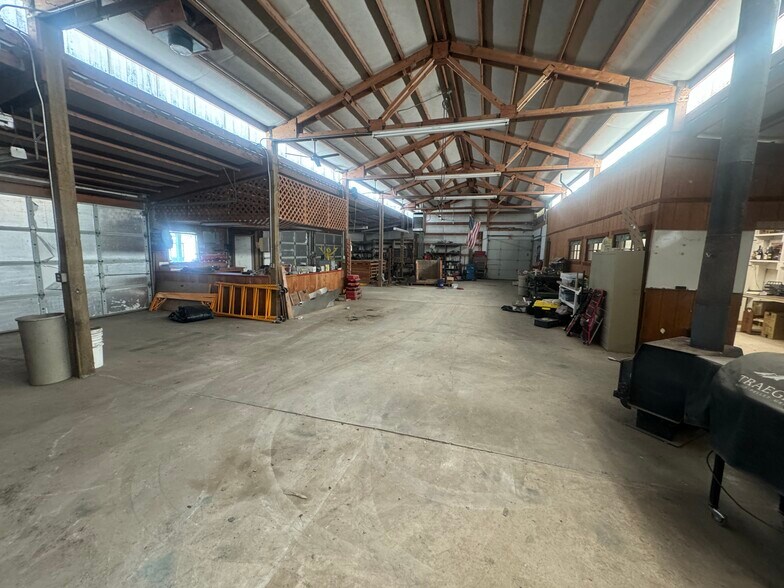 More Photos Of 18460 N Highway 99 W, Dayton Light Manufacturing For Sale