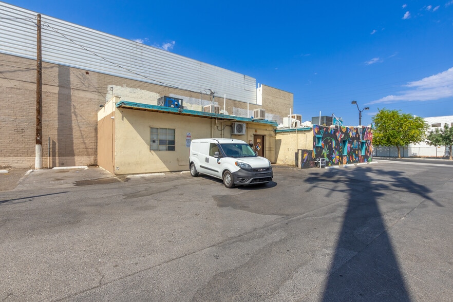 More Photos Of 808 S 1st St, Las Vegas General Retail For Sale