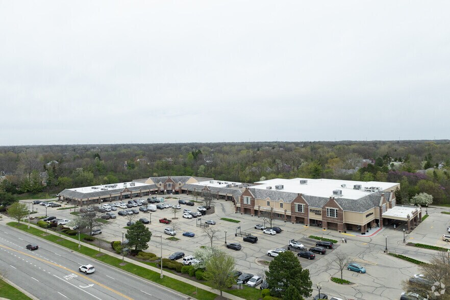 More Photos Of 825 S Waukegan Rd, Lake Forest Unknown For Lease