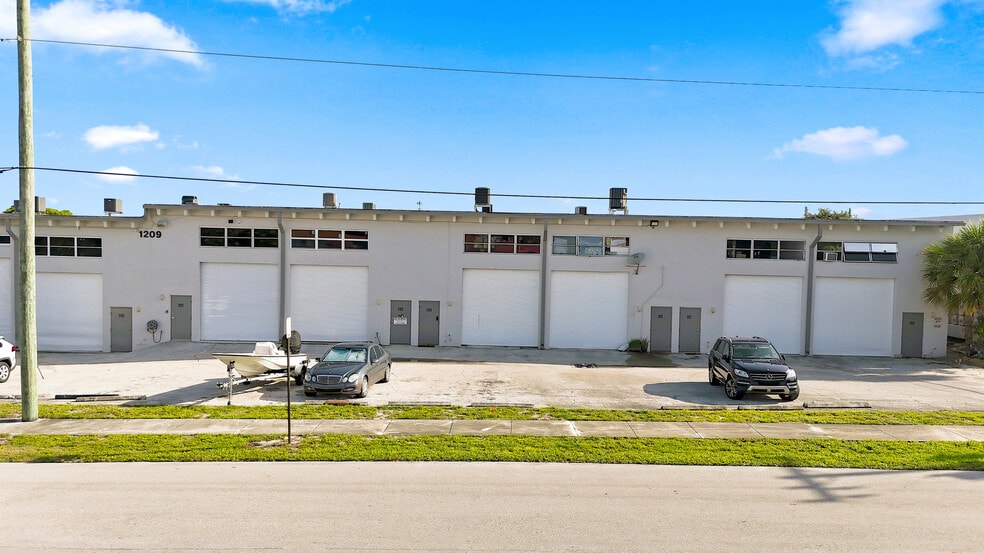 More Photos Of 1209 Gateway Rdg, Lake Park Warehouse For Sale