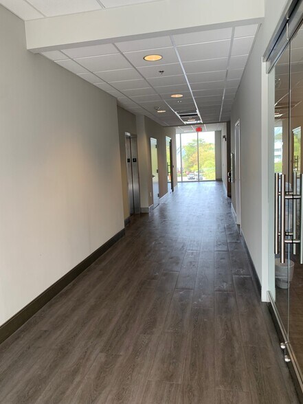 More Photos Of 6740 Rock Spring Rd, Wilmington Office For Sale