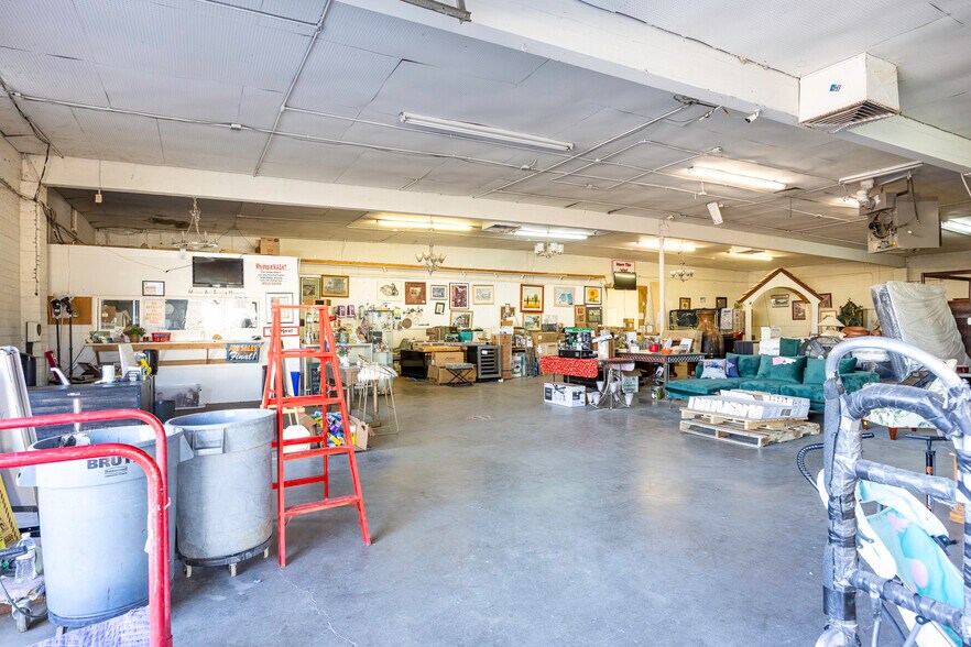 More Photos Of 655 W Cottonwood Ln, Casa Grande Showroom For Sale