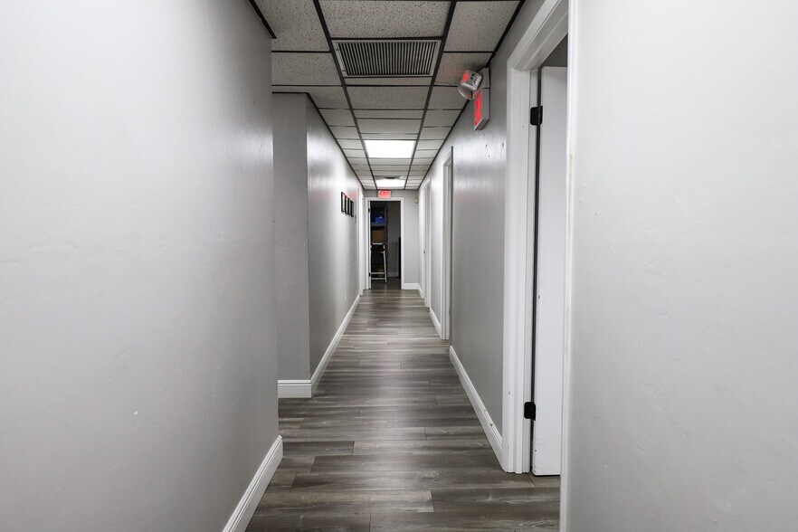 More Photos Of 2300 NW 71st Pl, Gainesville Warehouse For Lease