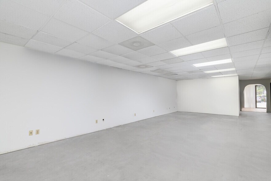 More Photos Of 501 W Channel Islands Blvd, Port Hueneme Loft Creative Space For Sale