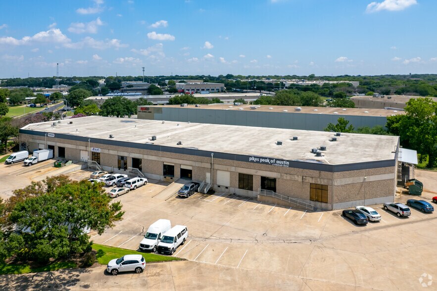 More Photos Of 10405 Metric Blvd, Austin Warehouse For Lease