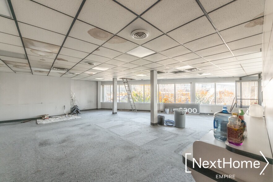 More Photos Of 3106 Astoria Blvd, Astoria Office Residential For Sale