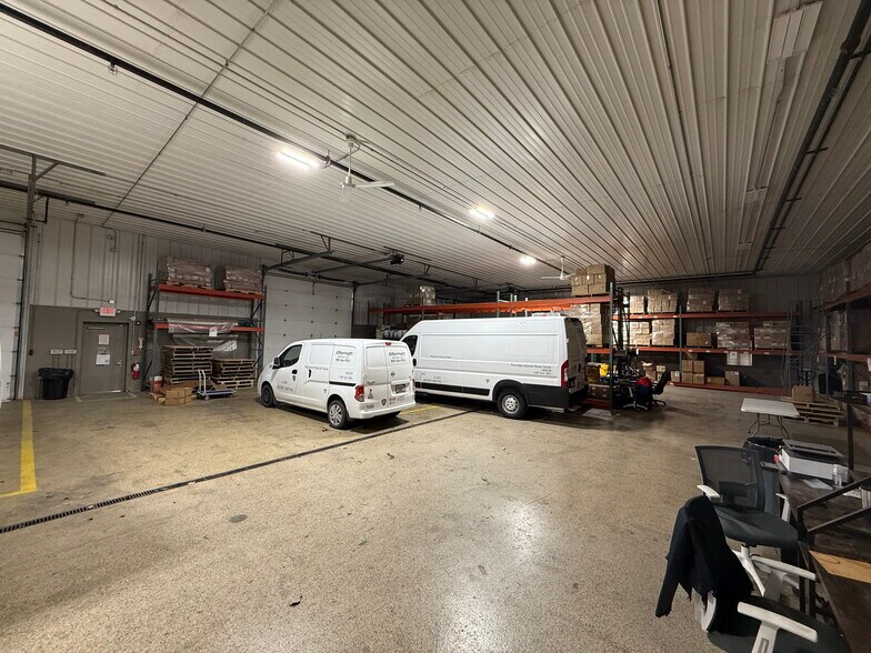 More Photos Of 90 Templeton Dr, Oswego Warehouse For Sale