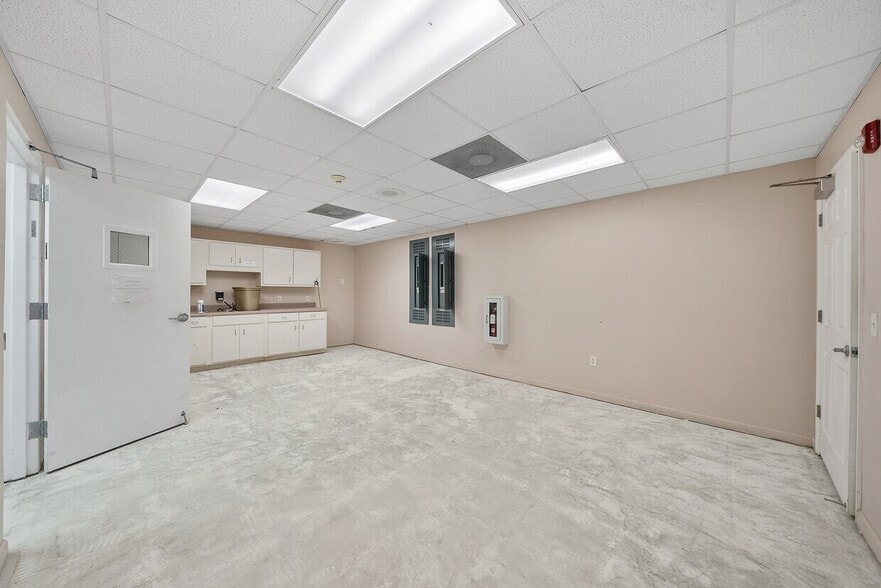 More Photos Of 230 N Tyndall Pky, Panama City Office For Lease