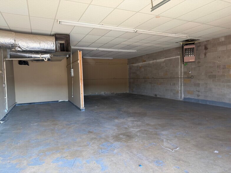 More Photos Of 1676-1710 Barcrest Dr, Memphis Distribution For Lease