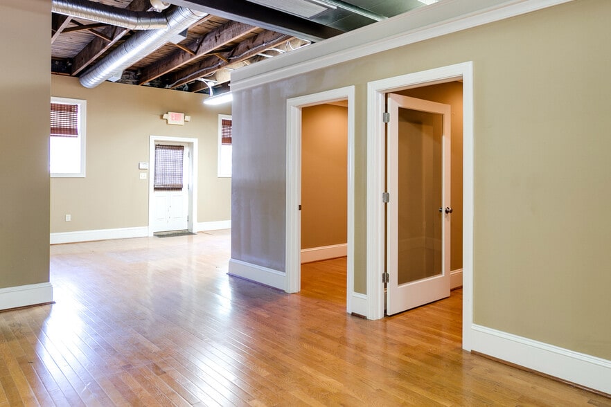 More Photos Of 1306-1308 W Main St, Richmond Storefront Retail Office For Lease