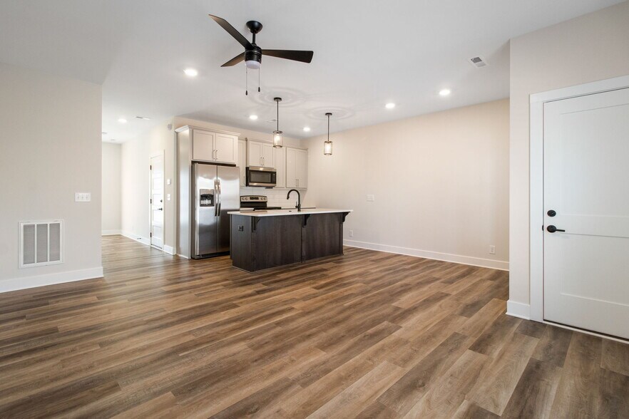 More Photos Of 160 Excell Rd, Clarksville Apartments For Sale