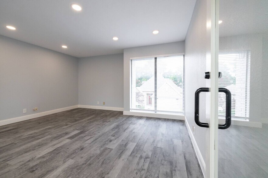 More Photos Of 2401 Garden Park Ct, Arlington Office Residential For Lease