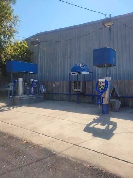 More Photos Of 1006 1st St E, Humble Carwash For Sale