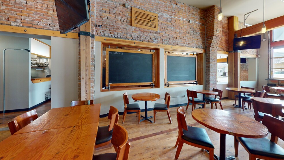 More Photos Of 1307 Main St, Oroville Bar For Sale