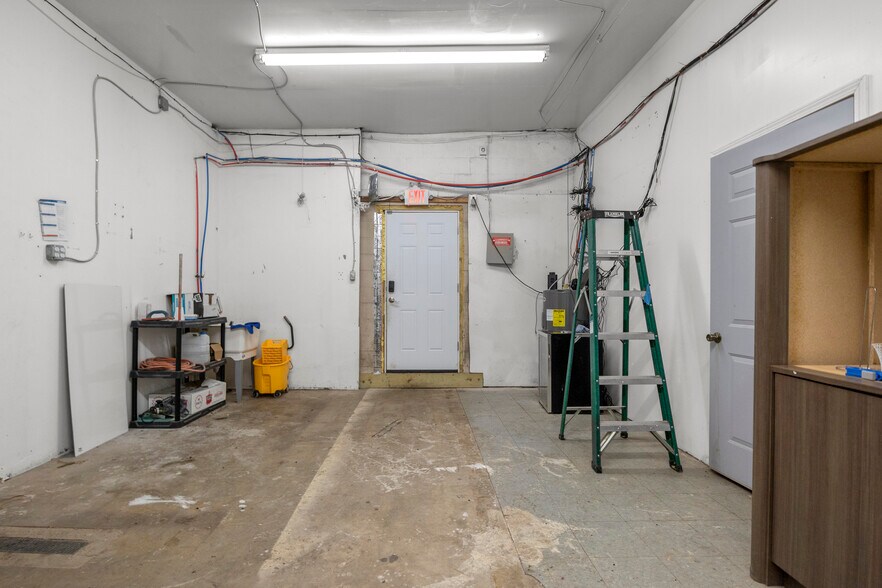 More Photos Of 8411 Southfield Fwy, Detroit Auto Dealership For Sale
