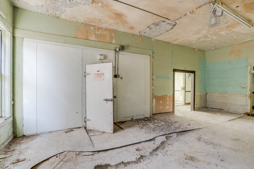 More Photos Of 567-573 Dwight St, Holyoke Storefront For Sale