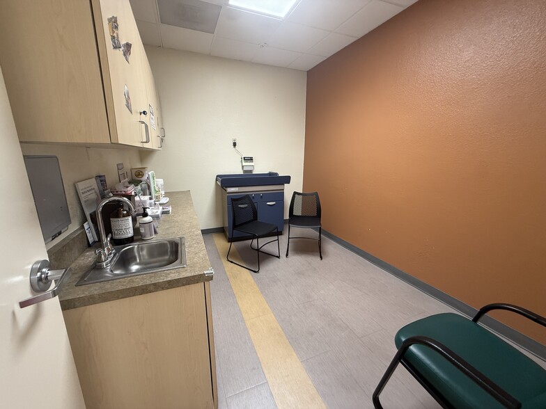 More Photos Of 3220 W Charleston Blvd, Las Vegas Medical For Lease