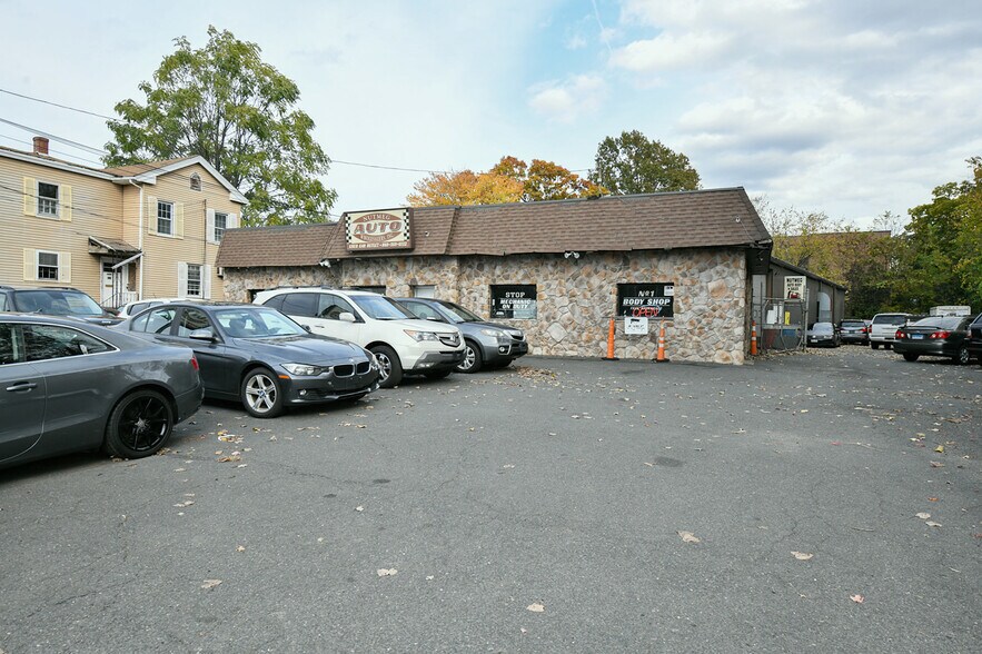 More Photos Of 438-440 Main St, East Hartford Auto Repair For Sale