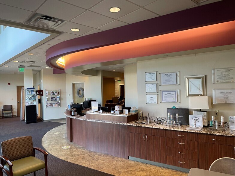More Photos Of 600-604 Morrison Rd, Gahanna Medical For Lease