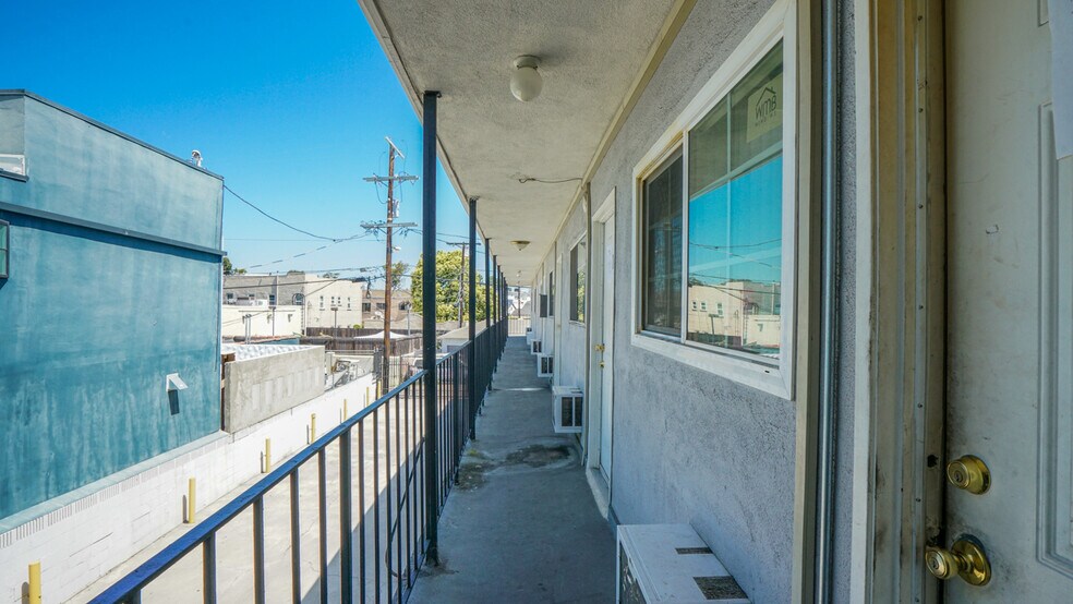 More Photos Of 4905 W Adams Blvd, Los Angeles Apartments For Sale
