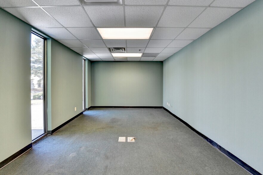 More Photos Of 2679 Peachtree Sq, Doraville Warehouse For Sale