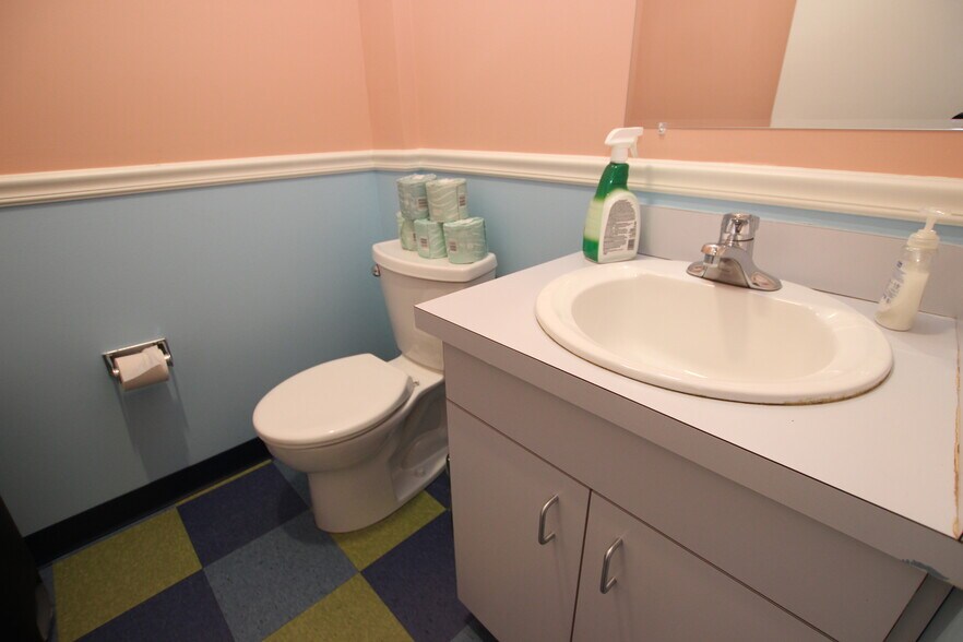 More Photos Of 60 Westwood Ave, Waterbury Office For Sale