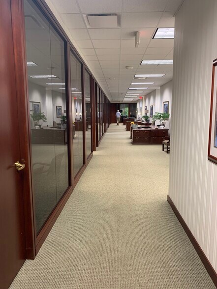 More Photos Of 5444 Riverside Dr, Macon-Bibb Office For Lease
